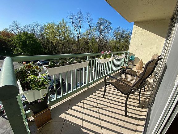 3rd image of 501 Slaters Ln APT 224