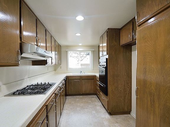 5th image of 3944 W 182nd St APT A