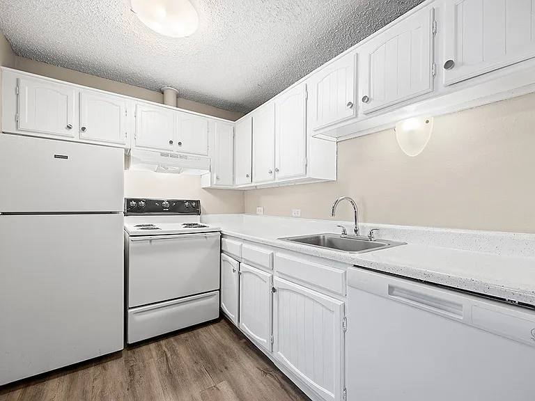 Garden Pointe — Photo 19
