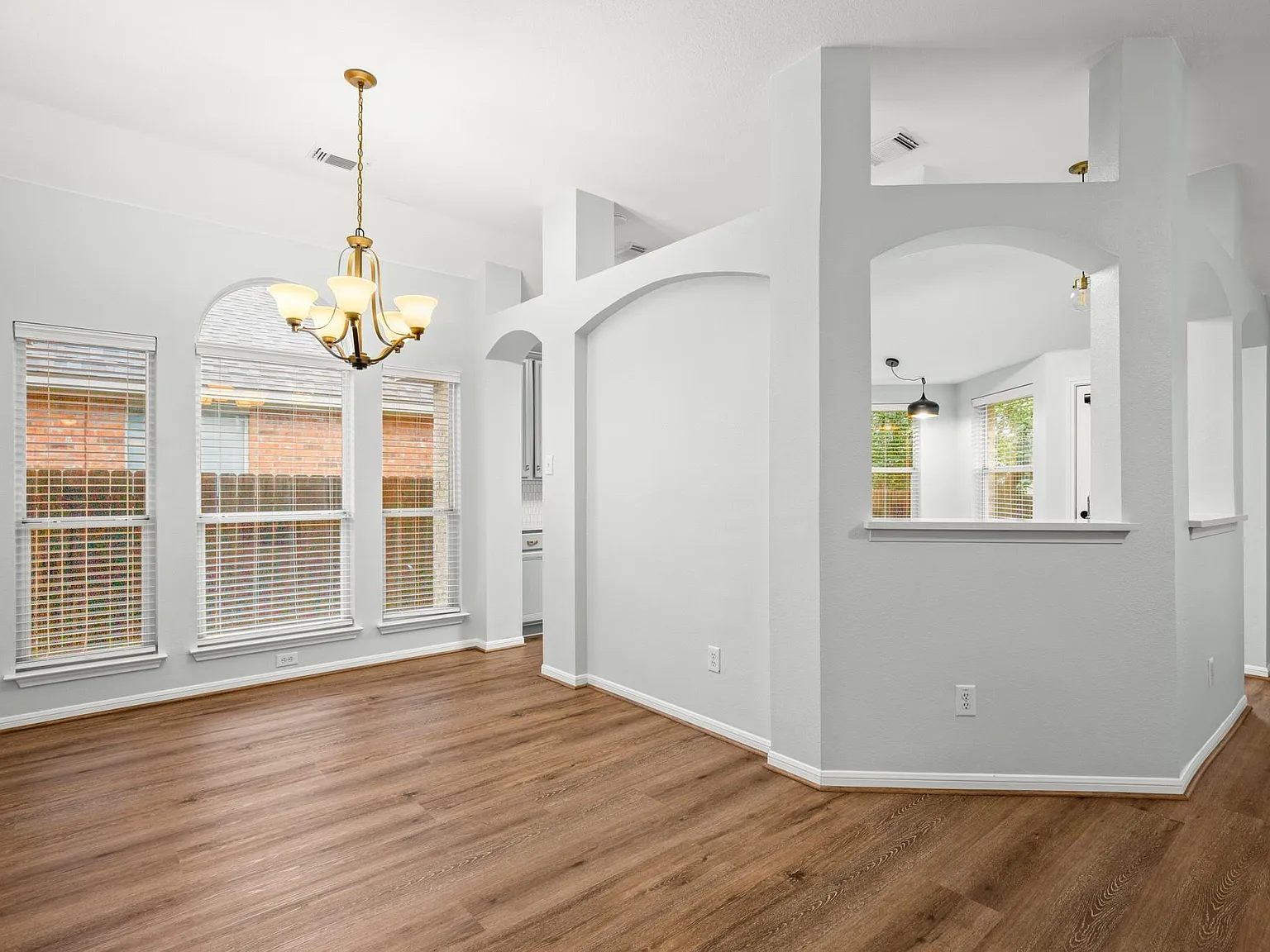 3 bed, 2.0 bath, 1659 sqft, $3,100 — Photo 2