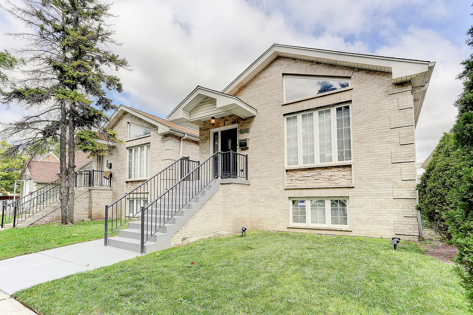 7548 W Forest Preserve Ave photo 1