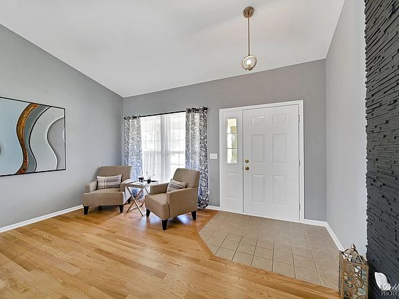 5th image of 3361 Montgomery Dr