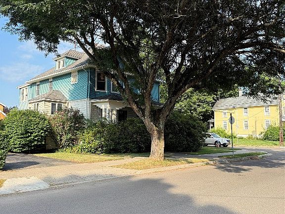 4th image of 47 Schubert St