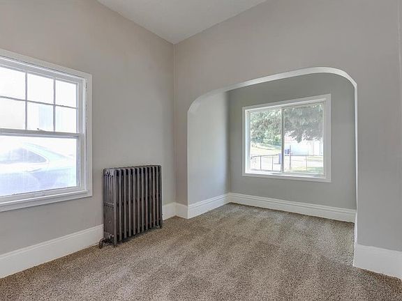 5th image of 569 Desoto St