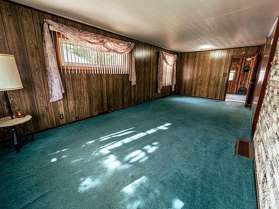 4th image of 1321 Canterbury Dr