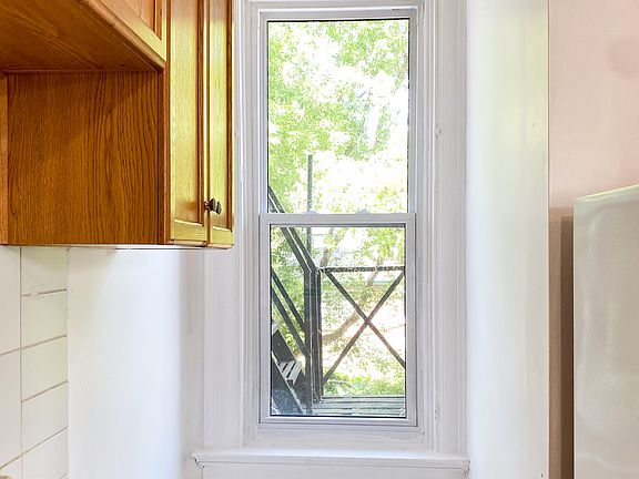 5th image of 301 Wilbrod St