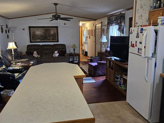 4th image of 621 E Shakespeare Ave