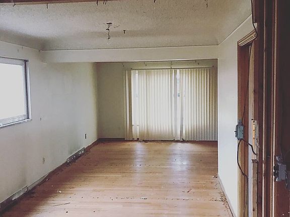 3rd image of 24321 Blackstone Ave