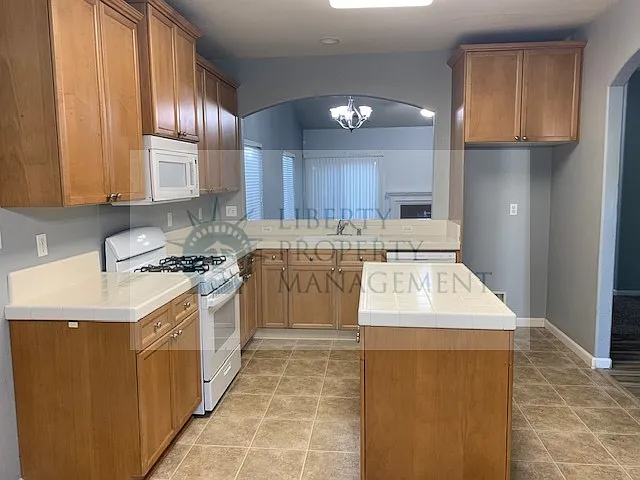 1536 Cherrywood Way — Photo 4