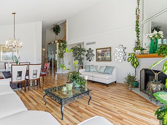 5th image of 104 Iliad Dr