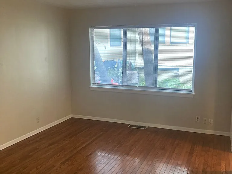 1924 Emerson Ave S — Photo 6