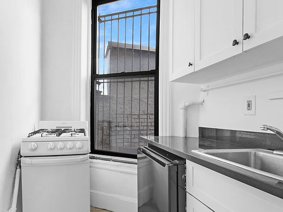 3rd image of 23 Grove St APT 6D