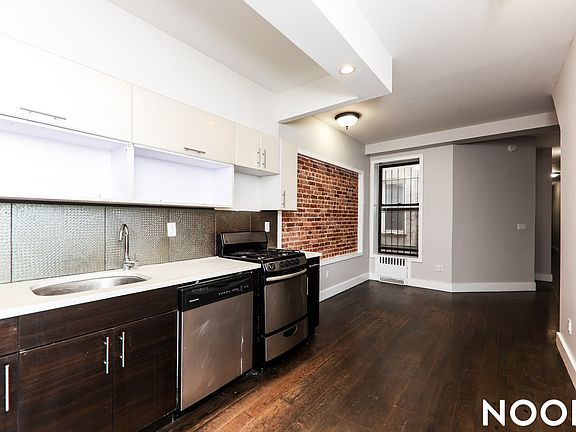 3rd image of 154 Rogers Ave APT 1R