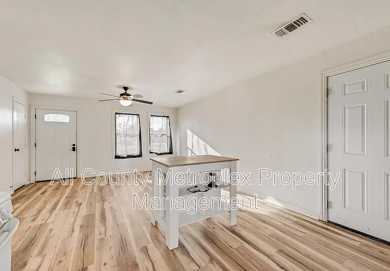 1303 S Medora St #4 — Photo 6