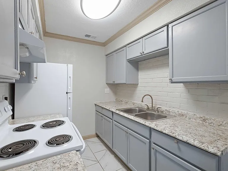 Ambassador Apartments — Photo 39