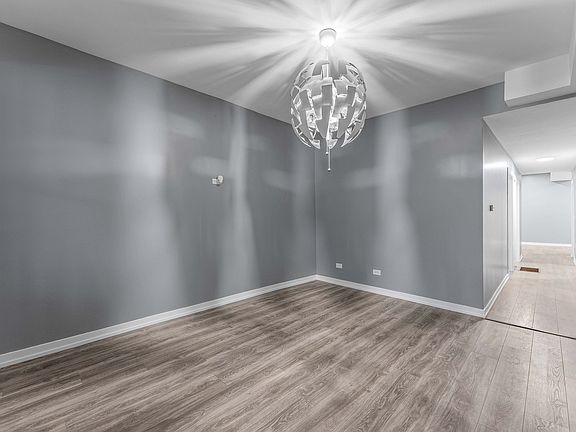 5th image of 172 N La Crosse Ave APT 1