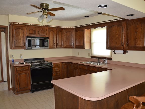 4th image of 720 Lancaster Ct