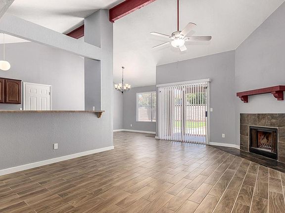 5th image of 5204 W Voltaire Dr