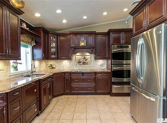 5th image of 15 Shetland Ln