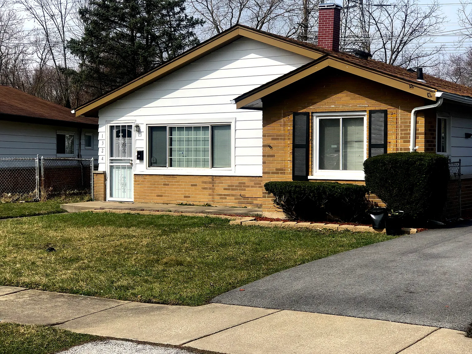 1324 Balmoral Ave photo 1
