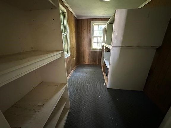 3rd image of 335 Patterson Rd