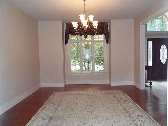 3rd image of 165 Knollwood Dr