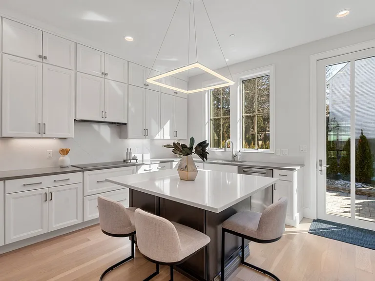 4 Knowles St #4 — Photo 11