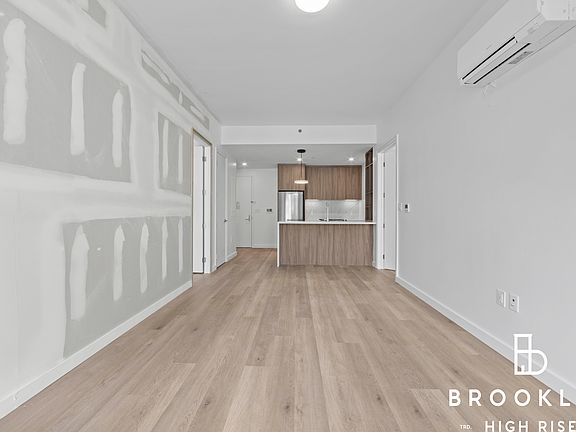 4th image of 50 E 10th St #237