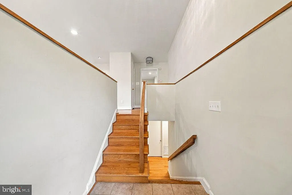 5 bed, 3.0 bath, 3350 sqft, $5,400 — Photo 4