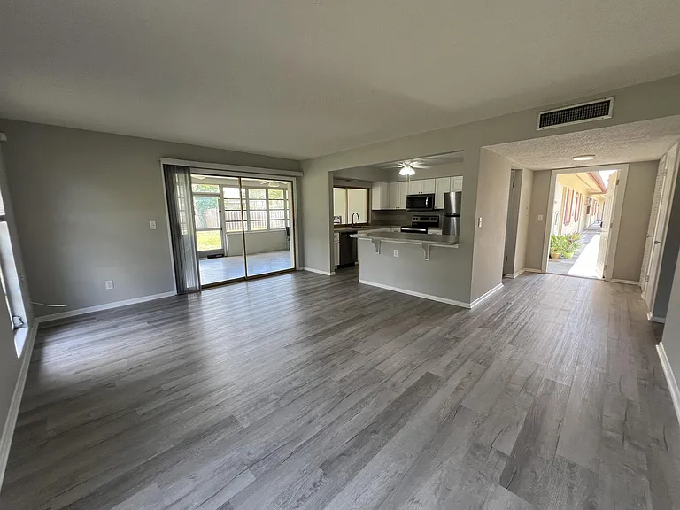 1920 W Lakeview Blvd #1 — Photo 31