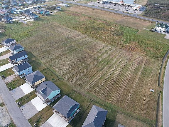 5th image of 915 Barbados Dr