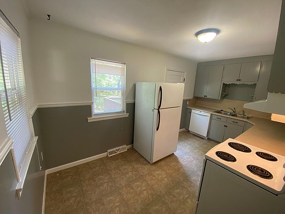 4th image of 205 Hughes St