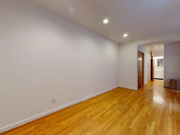 334 E 78th St #21 — Photo 3