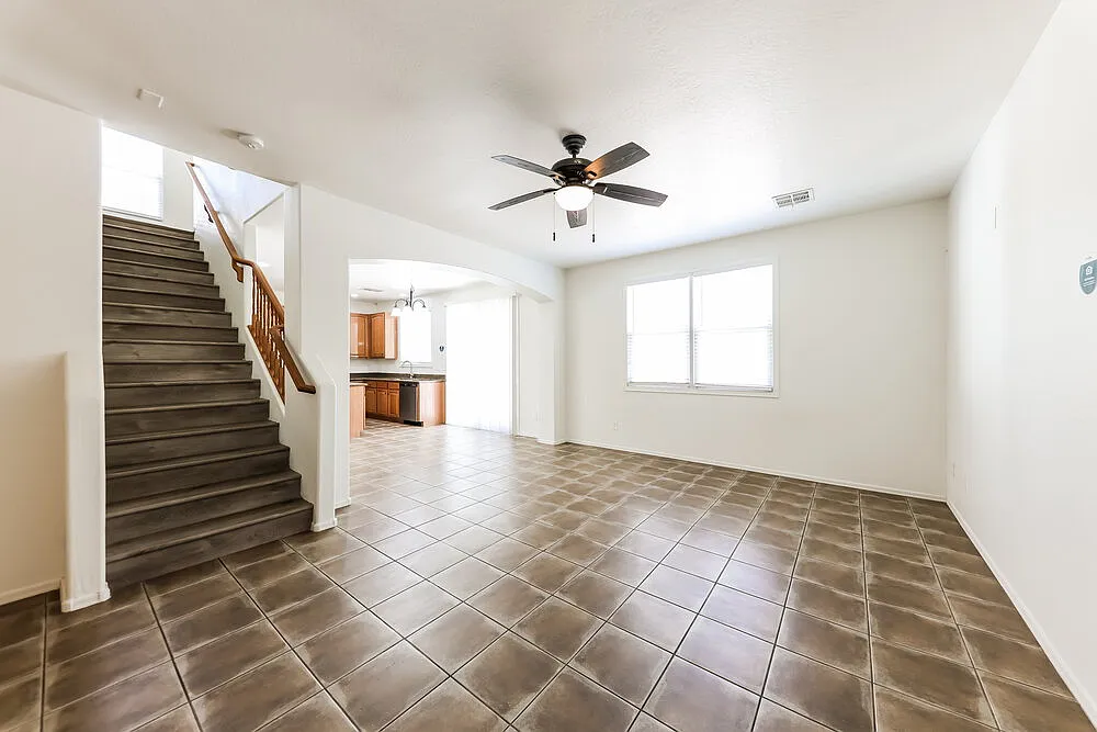 4 bed, 2.5 bath, 1948 sqft, $2,185 — Photo 4