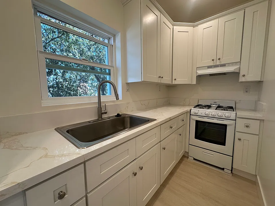 323 W 4th St #407
