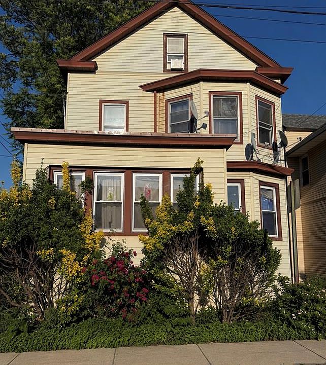 1st image of 609 E 30th St