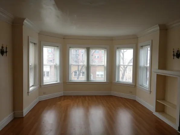 8249 Keating Ave APT 3, Skokie, IL 60076