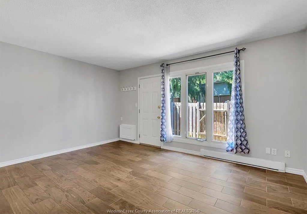 3 bed, 1.0 bath, 1000 sqft, $1,975 — Photo 4