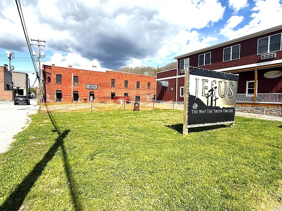 1st image of 213 8th St