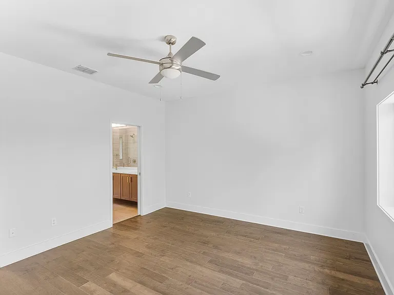 2101 Montopolis Dr #11 — Photo 25