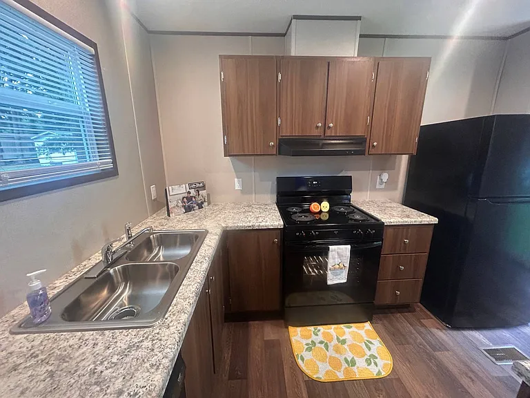82 White Oak Vlg — Photo 3