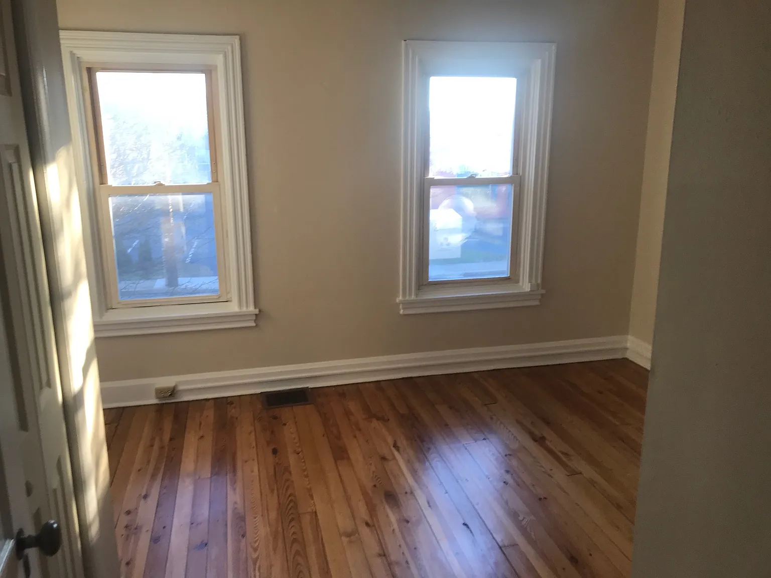 341 E Louther St photo 1