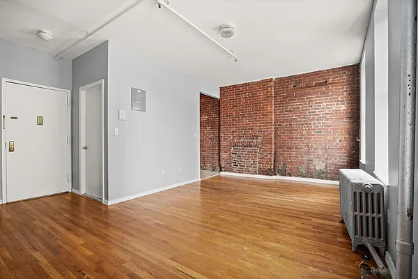 Rented by Cooper & Cooper Real Estate | media 6