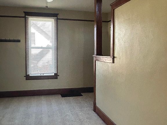 4th image of 203 Maple St