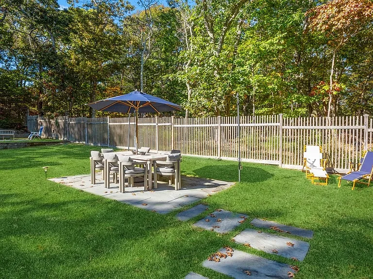 66 Pepperidge Ln — Photo 9