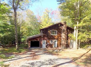 1090 Spring Ln, Gouldsboro, PA 18424