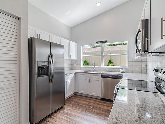 2nd image of 2504 Southern Oak Cir