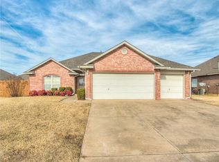 837 SW 40th St, Moore, OK 73160