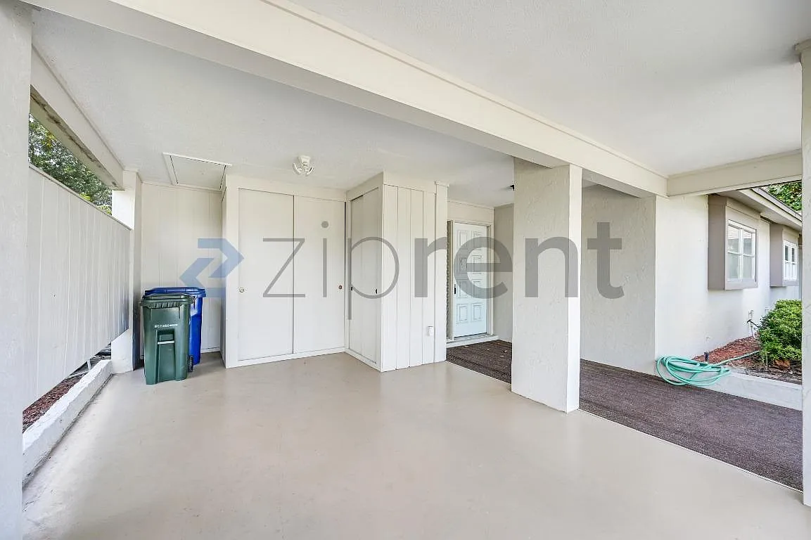 Building Photo - 1624 Whitehead Dr #320