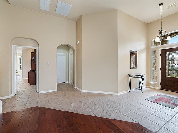 4th image of 221 Abbey Dr
